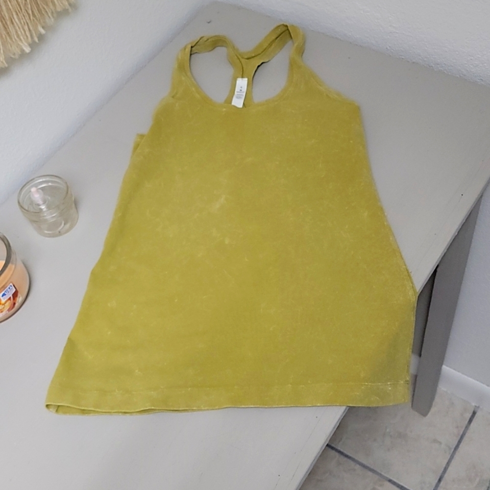 Lululemon tank size 6